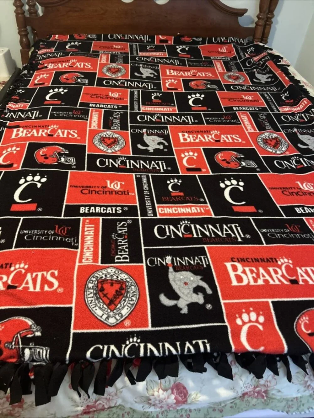 75”x 51” Cincinnati Bear Cats Red & black Football Logo Tasseled Fleece Blanket